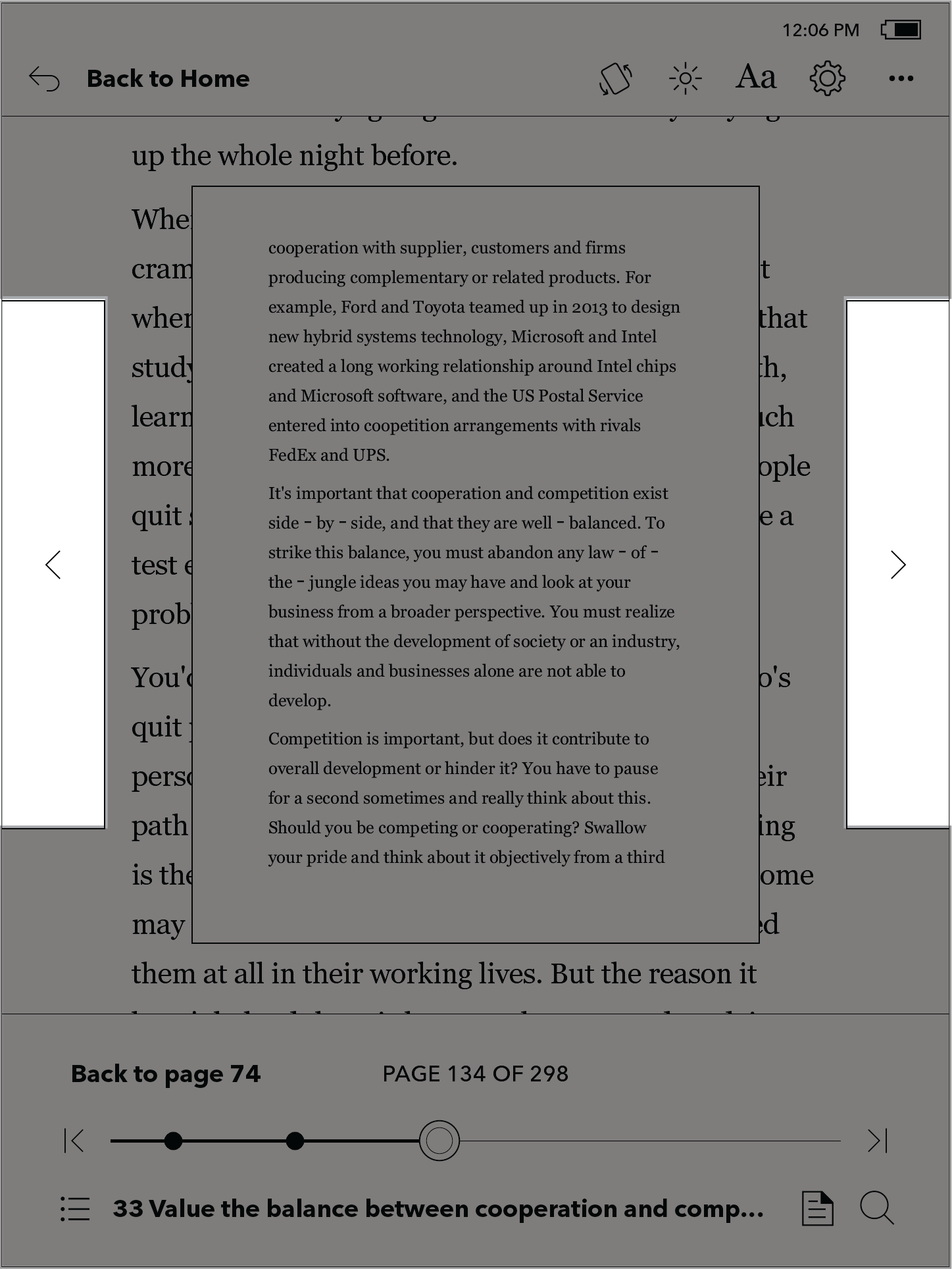 De modus Paginavoorbeeld van de Kobo eReader met de knoppen voor het draaien van het paginavoorbeeld aan de linker- en rechterrand van het scherm gemarkeerd.